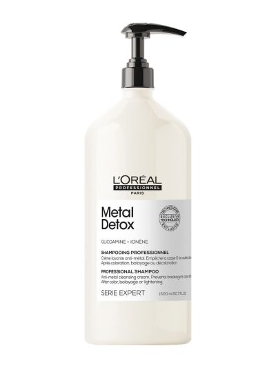 Botella XL de champú Metal Detox 1500 ml sobre fondo blanco