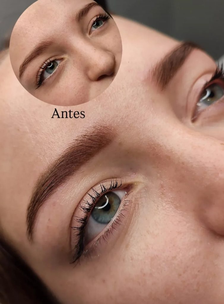 Cejas micropigmentadas con definición y simetría en Málaga.