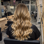 Mechas balayage doradas naturales en Málaga realizadas en Grupo Almagro