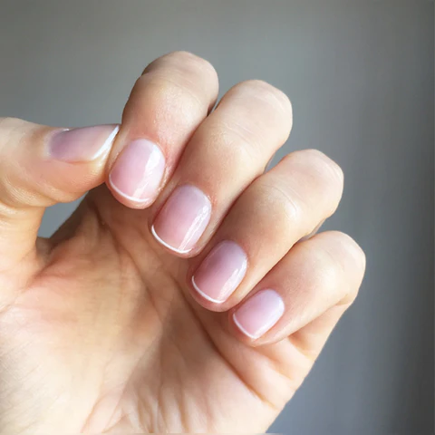 uñas semipermanentes naturales en salón de uñas Málaga centro