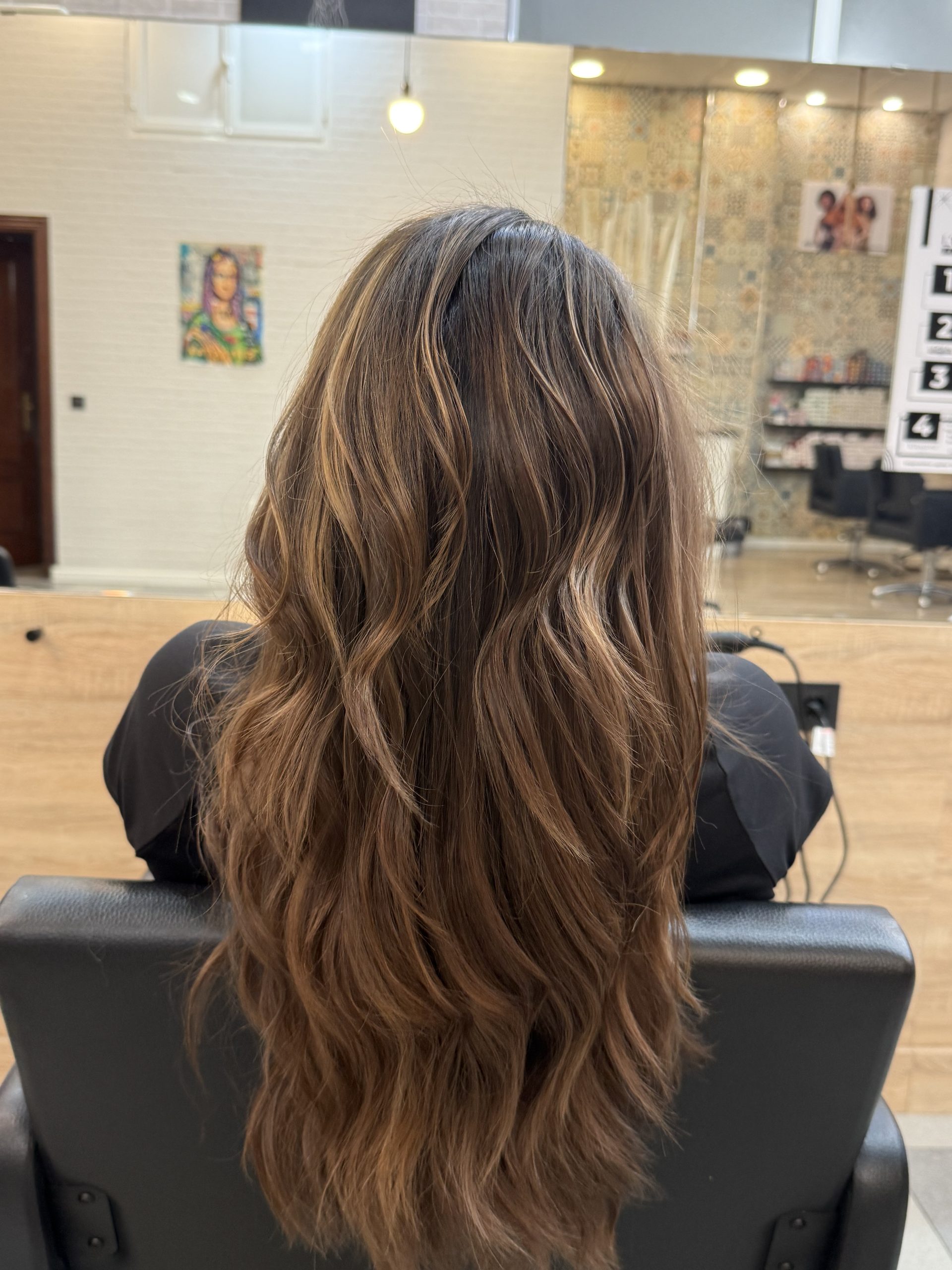 Mechas rubias en Málaga centro con acabado luminoso y elegante