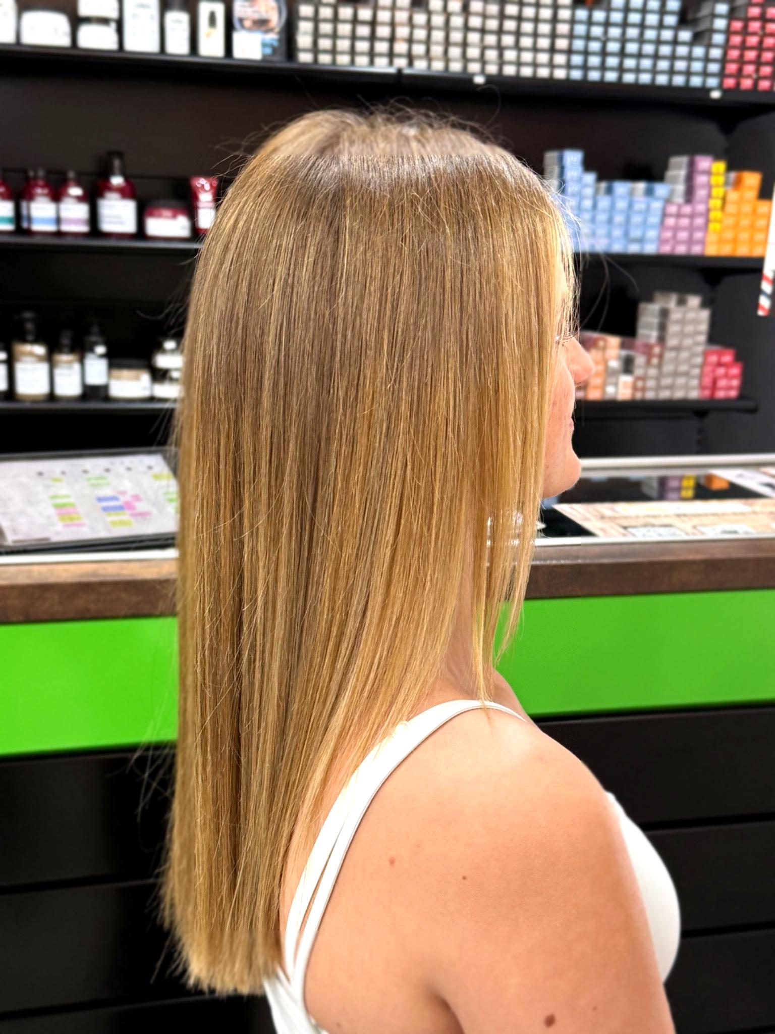 Mechas babylights en Málaga con efecto rubio fino