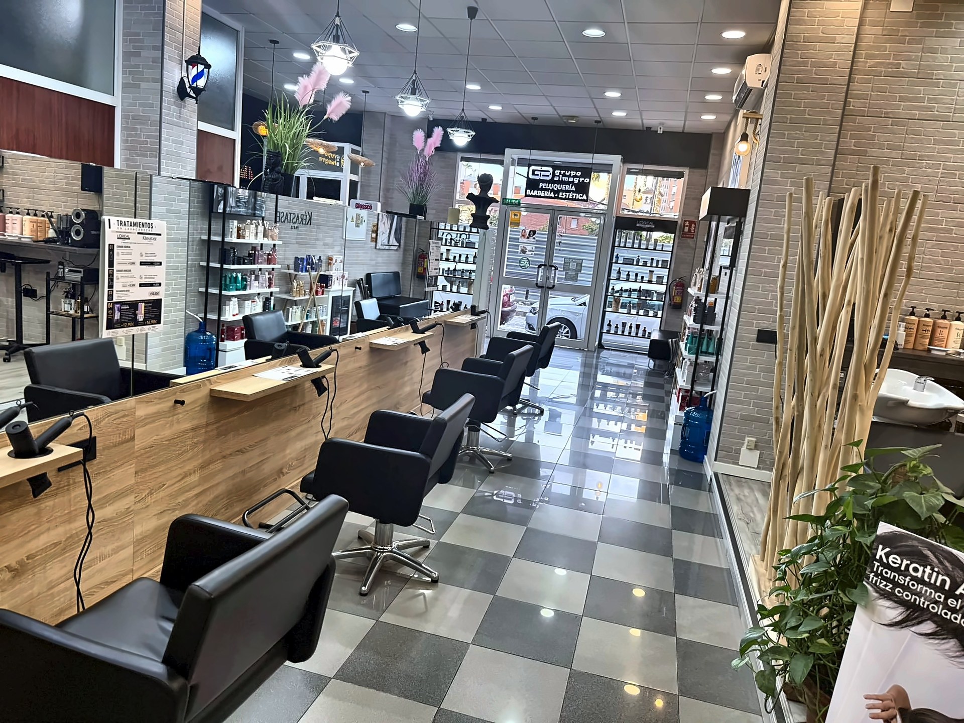 Sala de peluquería en Málaga Grupo Almagro