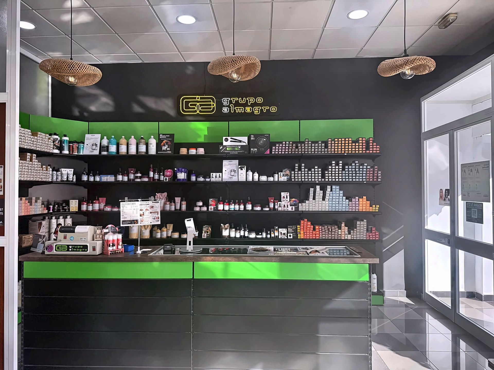 Tienda de productos profesionales de peluquería en Málaga