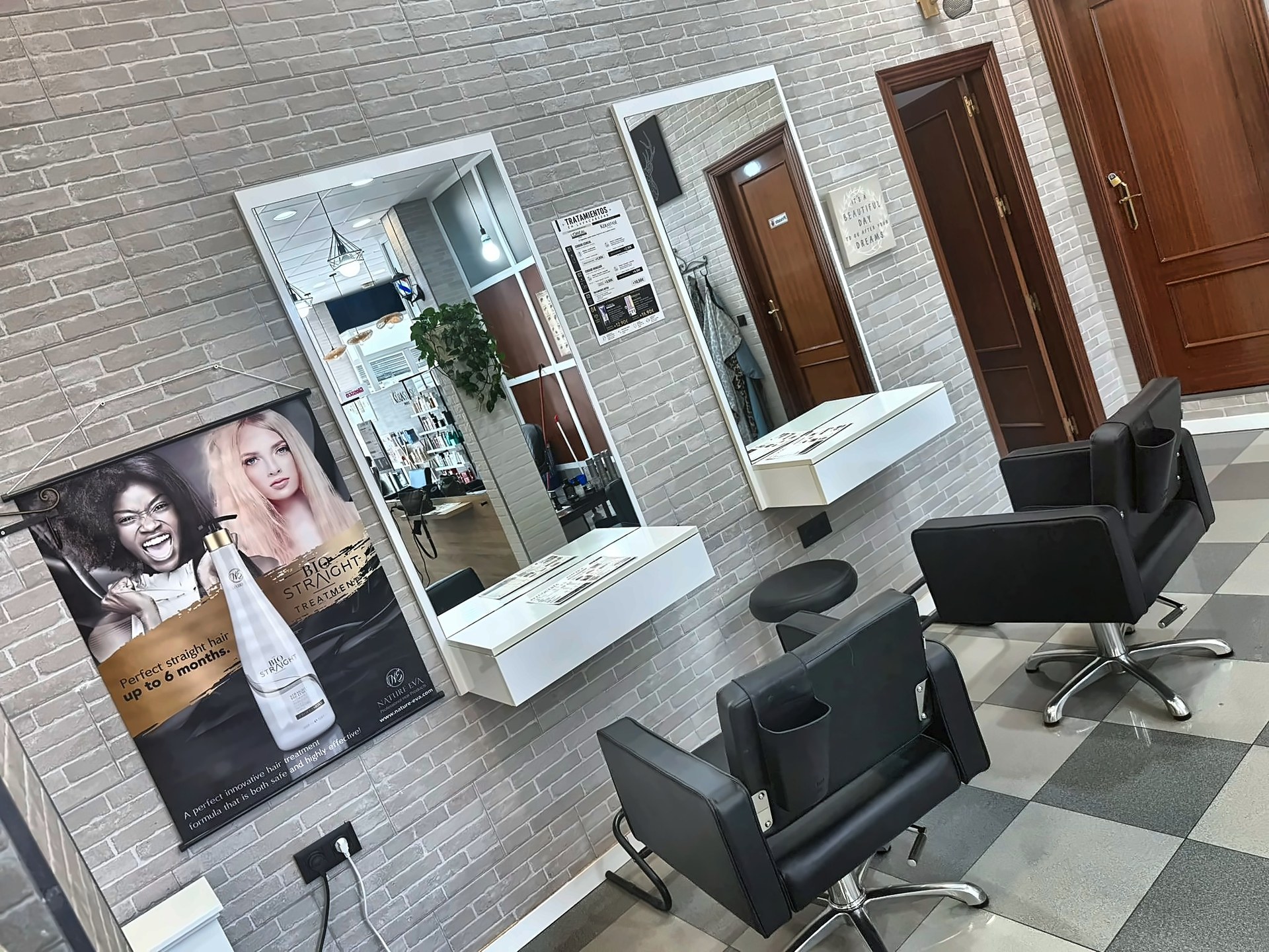 Zona de tratamientos y alisado peluquería Málaga