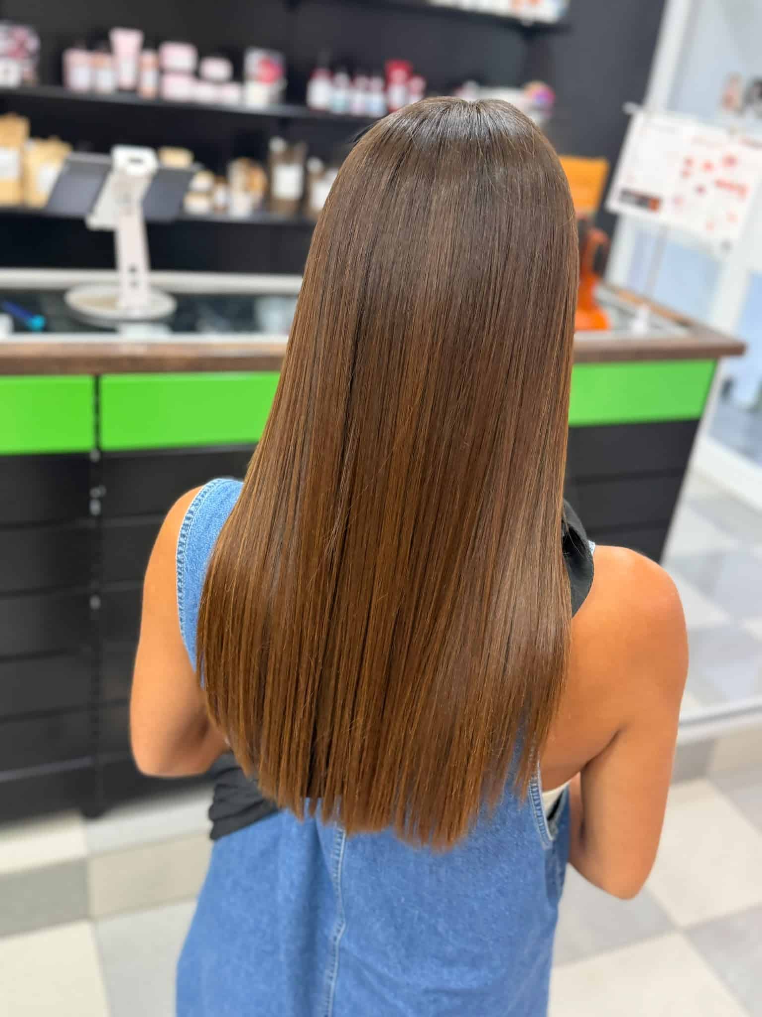 Resultado de alisado Nature Eva en cabello castaño